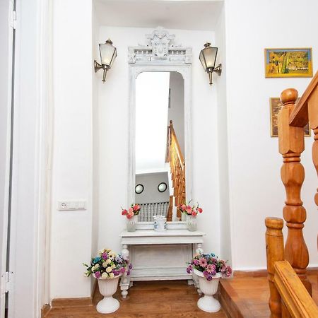 Lowell Hotel Тбилиси Екстериор снимка