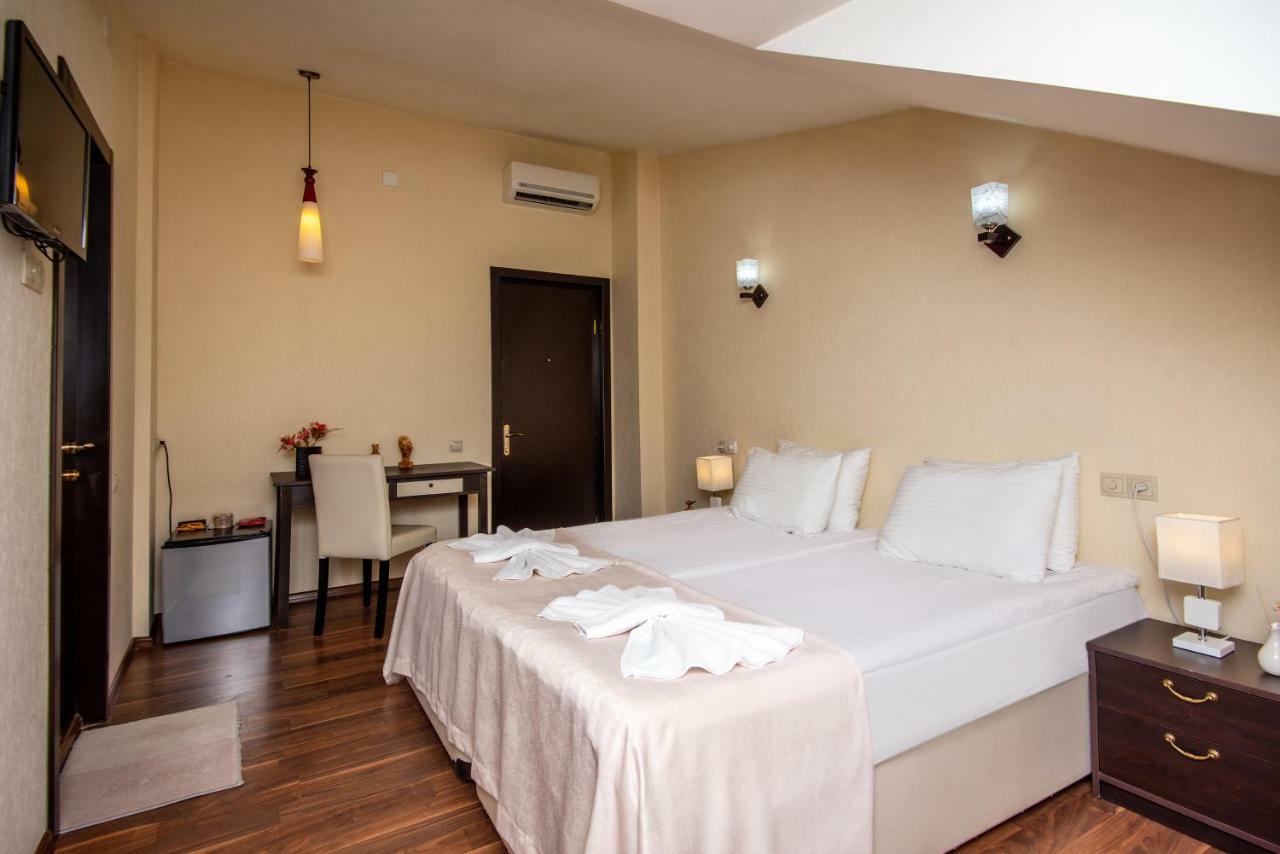 Lowell Hotel Тбилиси Екстериор снимка