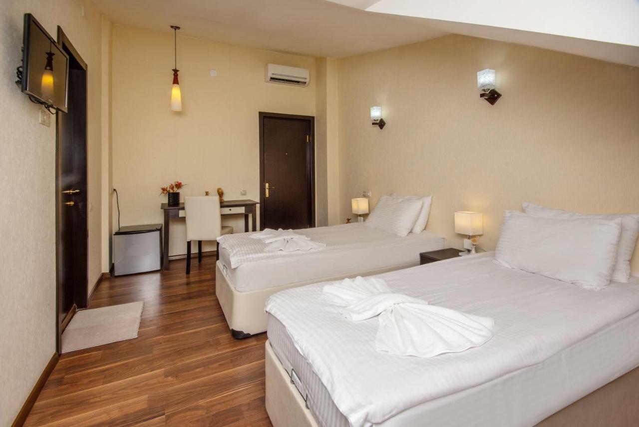 Lowell Hotel Тбилиси Екстериор снимка