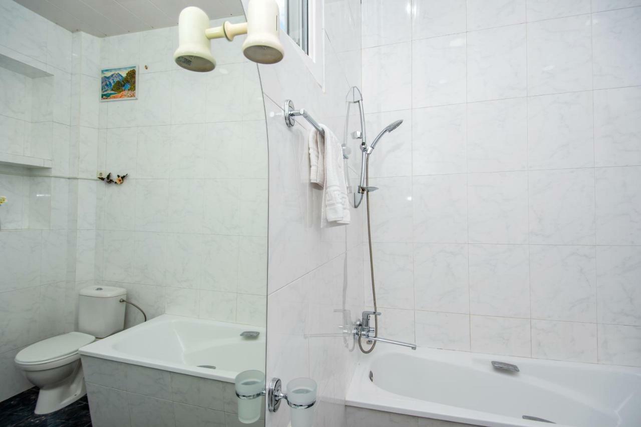 Lowell Hotel Тбилиси Екстериор снимка