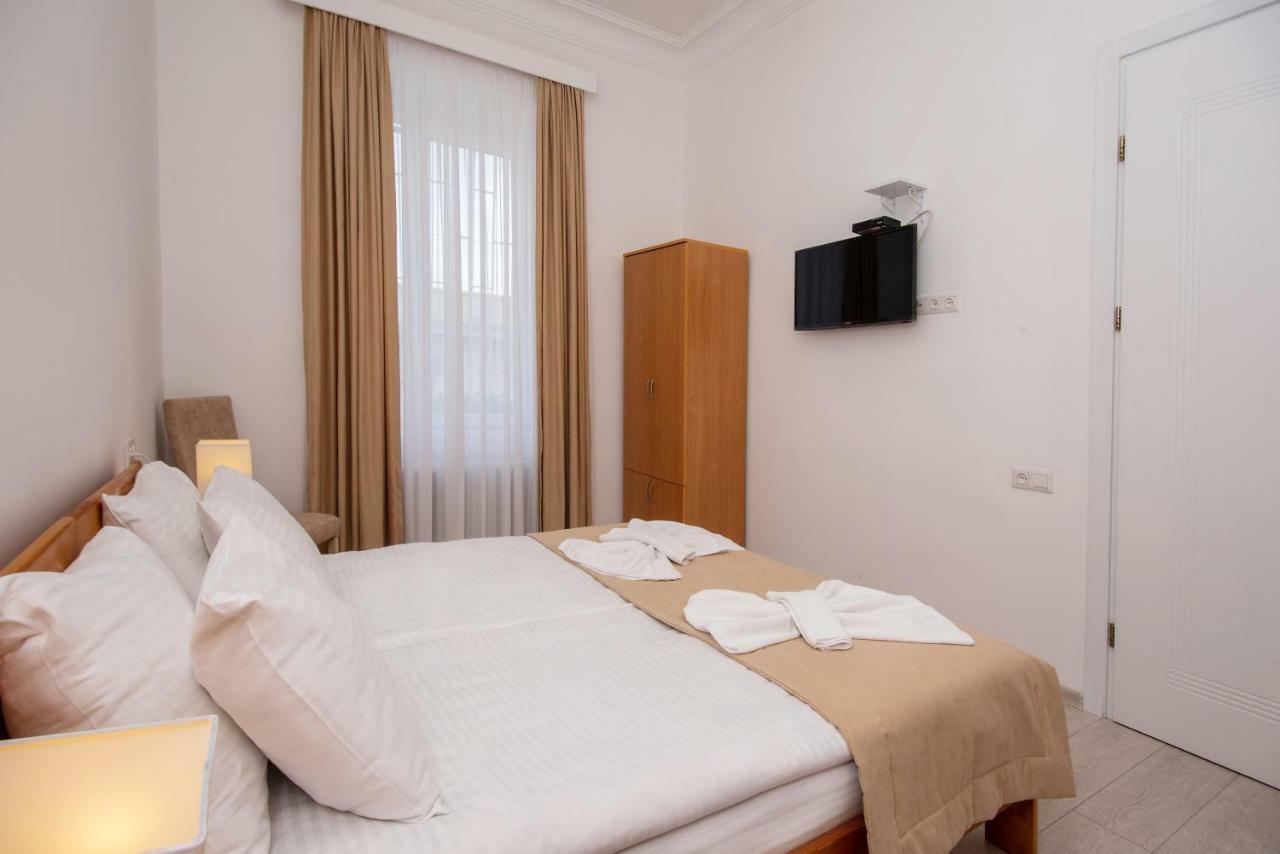 Lowell Hotel Тбилиси Екстериор снимка