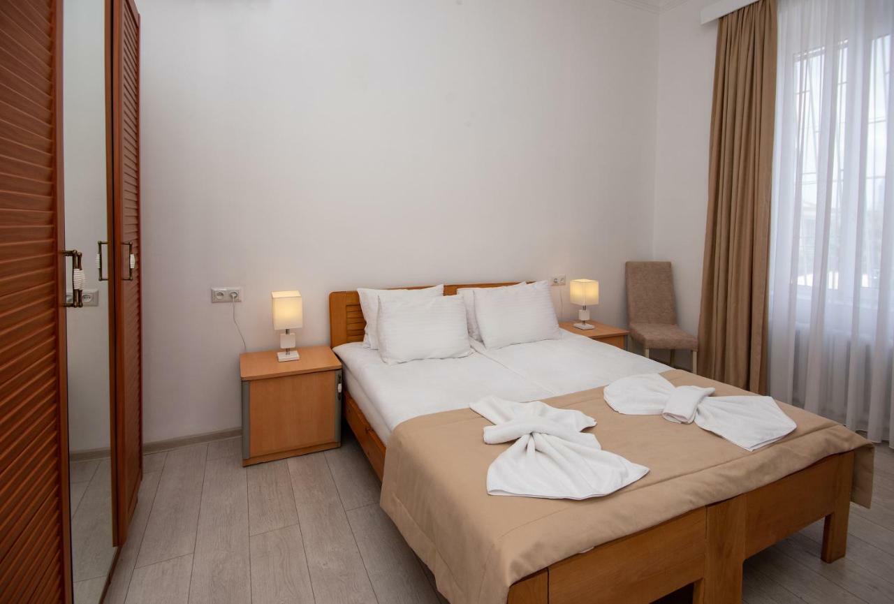 Lowell Hotel Тбилиси Екстериор снимка