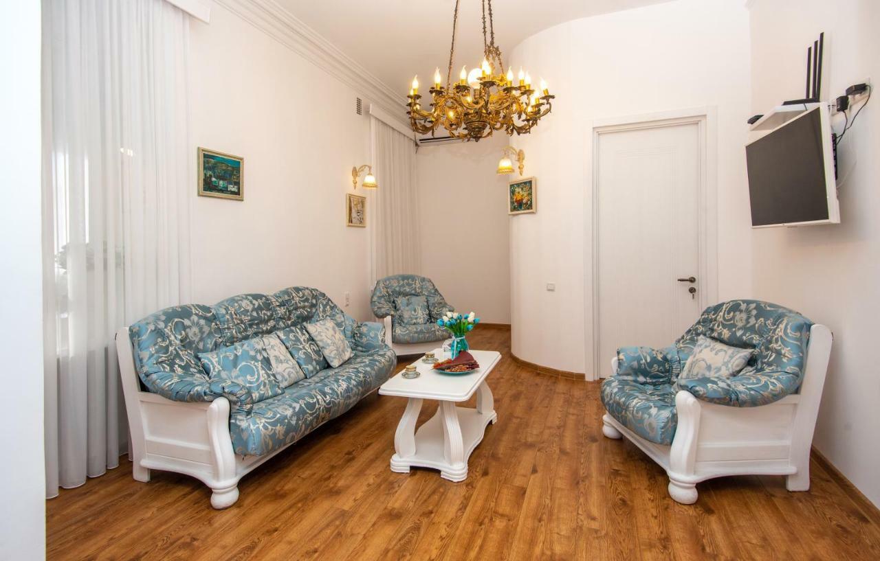 Lowell Hotel Тбилиси Екстериор снимка