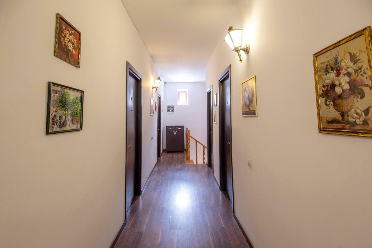Lowell Hotel Тбилиси Екстериор снимка